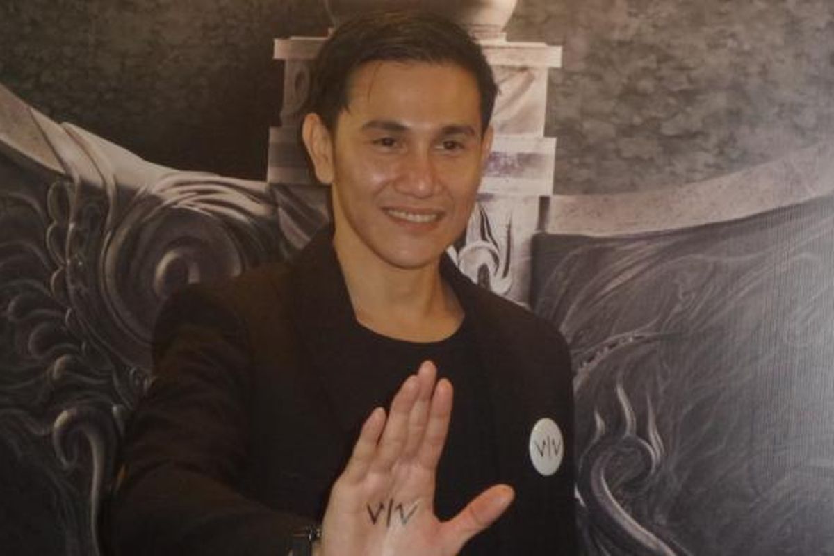 Vino G Bastian diabadikan usai konferensi pers film Wiro Sableng di JS Luwansa Hotel, Jakarta Selatan, pada Kamis (9/2/2017).