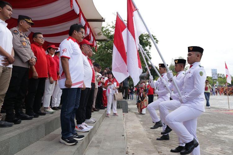 Kementerian Dalam Negeri (Kemendagri) melalui Direktorat Jenderal (Ditjen) Politik dan Pemerintahan Umum (Polpum) menggelar Pencanangan Gerakan Pembagian 10 Juta Bendera Merah Putih Tahun 2024 di Lapangan Kantor Bupati Penajam Paser Utara, Kalimantan Timur (Kaltim), Sabtu (8/6/2024).