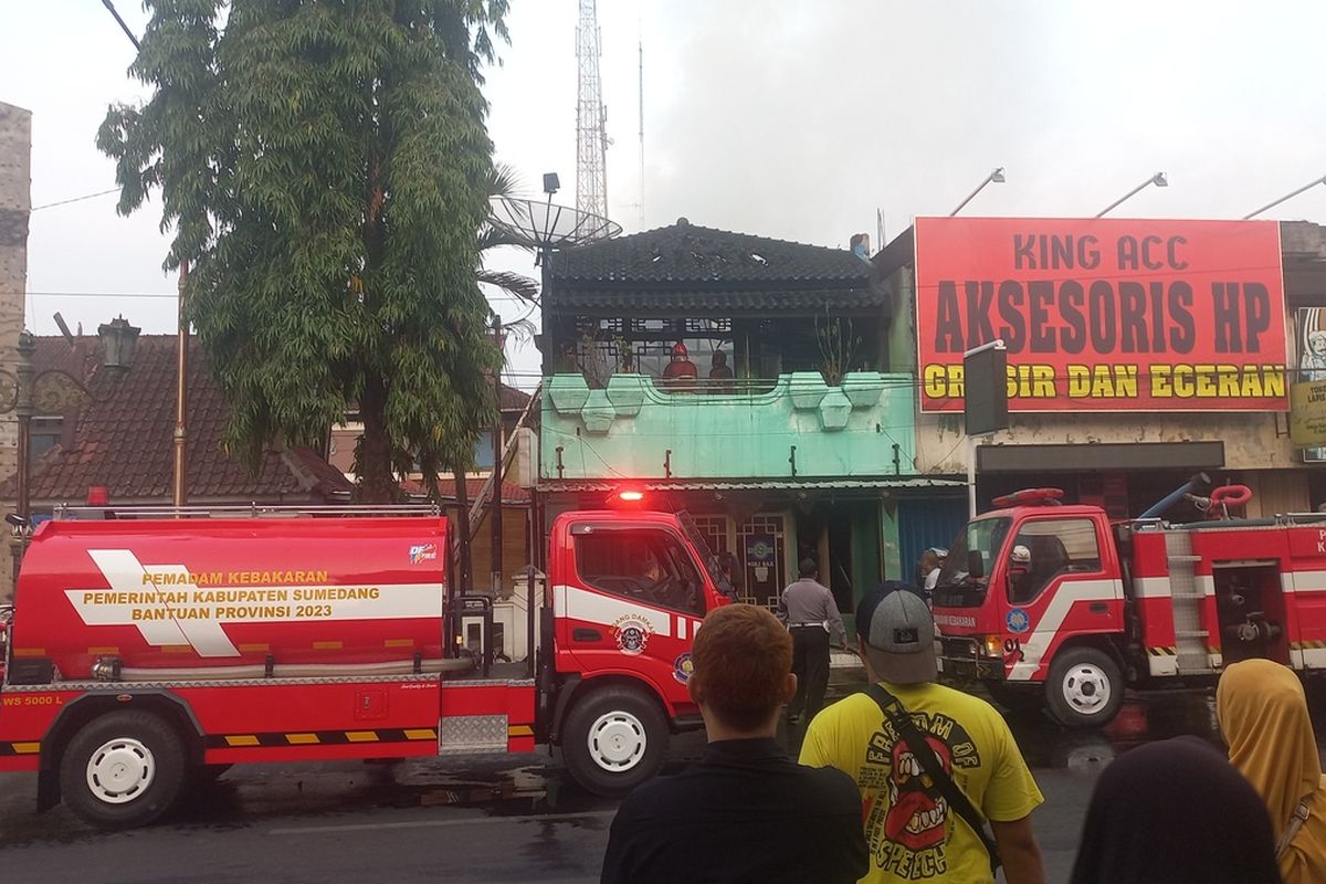 Salon di pusat perkotaan Sumedang ludes terbakar, Jumat (13/10/2023) pagi. AAM AMINULLAH/KOMPAS.com