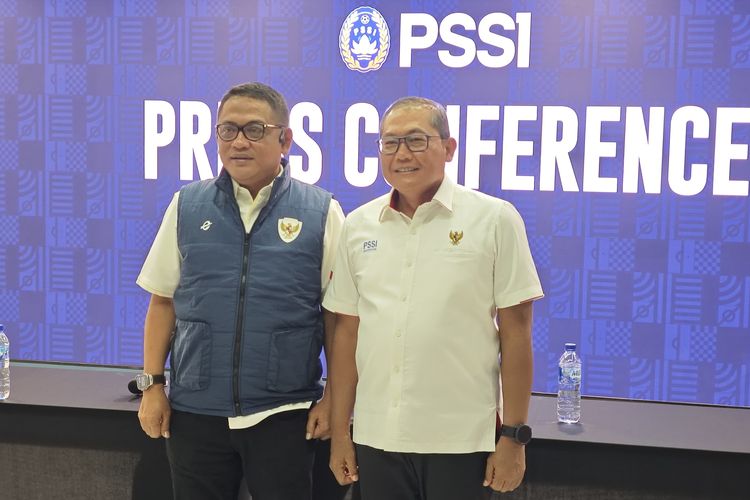 Sumardji kala menjalani sesi konferensi pers di Menara Mandiri, Jakarta, Selasa (16/12/2025). Sumardji mengumumkan PSSI sepakat memutus kerja sama dengan Indra Sjafri usai kegagalan di SEA Games 2025.