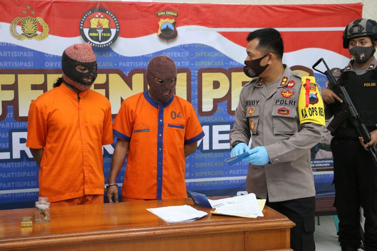 Ungkap kasus penipuan di Mapolres Kebumen, Jawa Tengah, Selasa (19/5/2020).