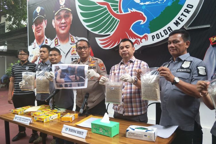 Konferensi pers pengungkapan peredaran narkoba jaringan Pakistan-Indonesia di Polda Metro Jaya, Jakarta Selatan, Kamis (12/12/2019).