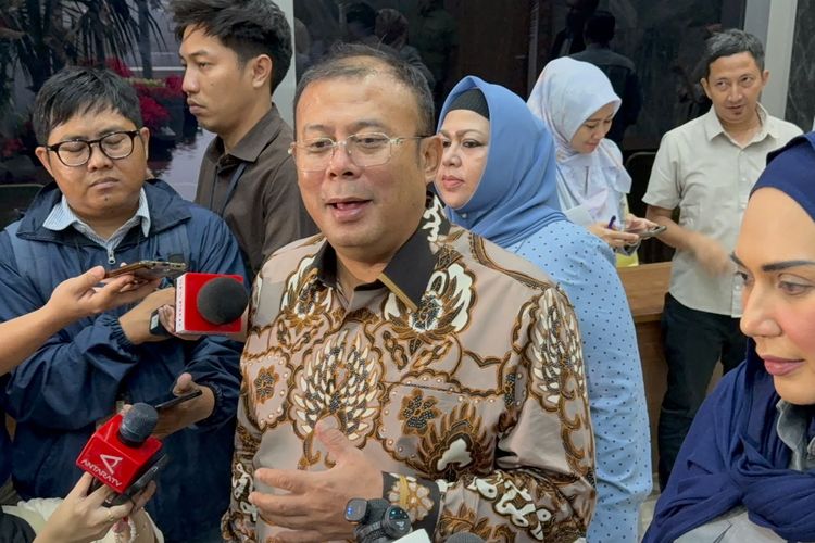 DPR Mau Klarifikasi Bank BUMN yang Blokir Donasi Rp 80 Juta untuk Warga Pati Demo