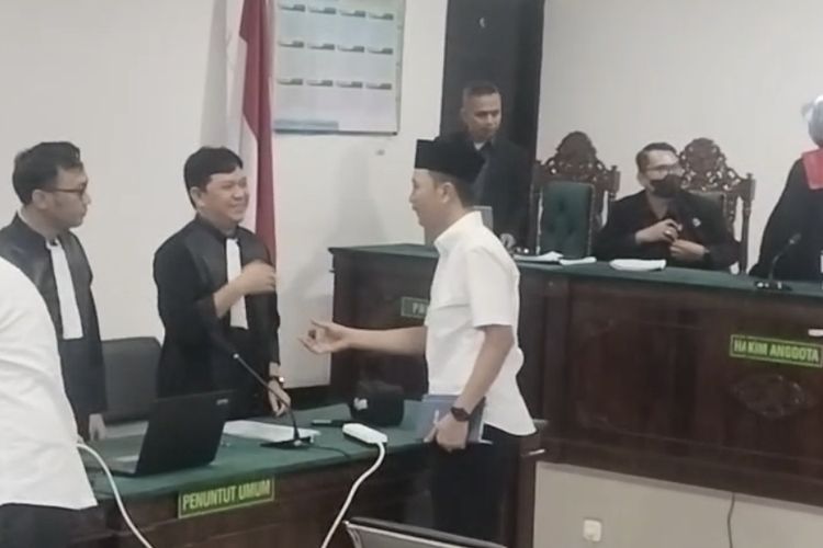 Eks Bupati Rejang Lebong Dituntut 5 Tahun Penjara dalam Kasus Suap Proyek