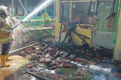 Rumah Dinas Penjaga SDN 12 Cawang Hangus Terbakar Saat Ditinggal Nyapu Penghuninya