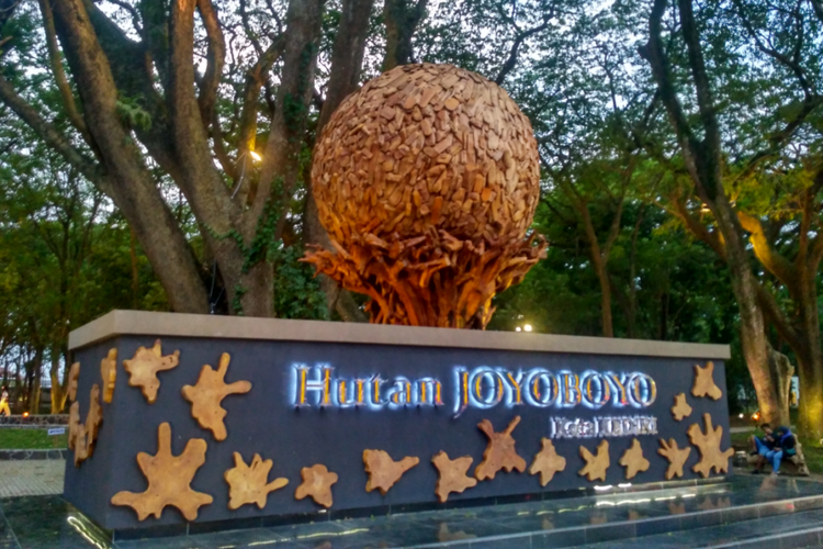 Hutan Joyoboyo yang ada di Kota Kediri, Jawa Timur.