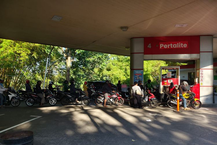Pantauan SPBU Bogor: Pertamax Kosong, Antrean Pertalite Mengular
