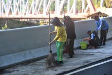 Jembatan Gladak Perak Penuh Sampah karena Ramai Wisatawan, Wakil Bupati Lumajang Sampai Ikut Bersih-bersih