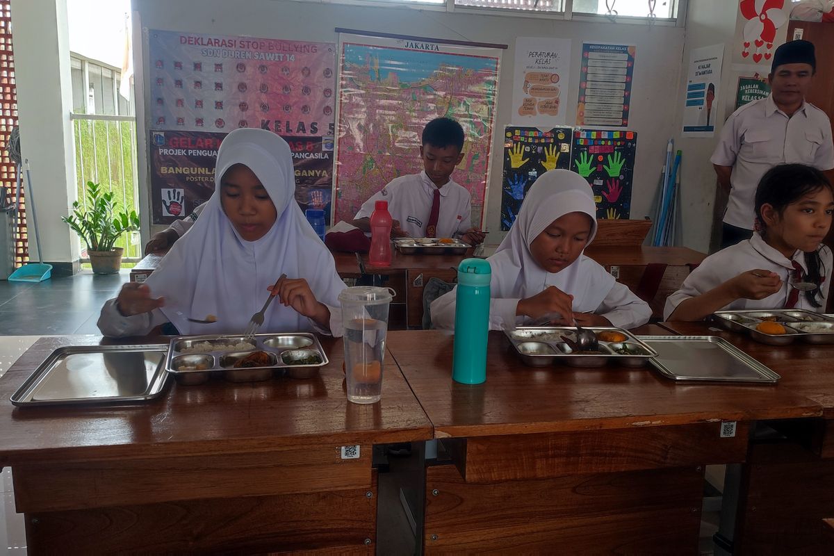 Siswa SDN 14 Duren Sawit Senang Dapat Makan Bergizi Gratis, tapi Tak Suka Sayur