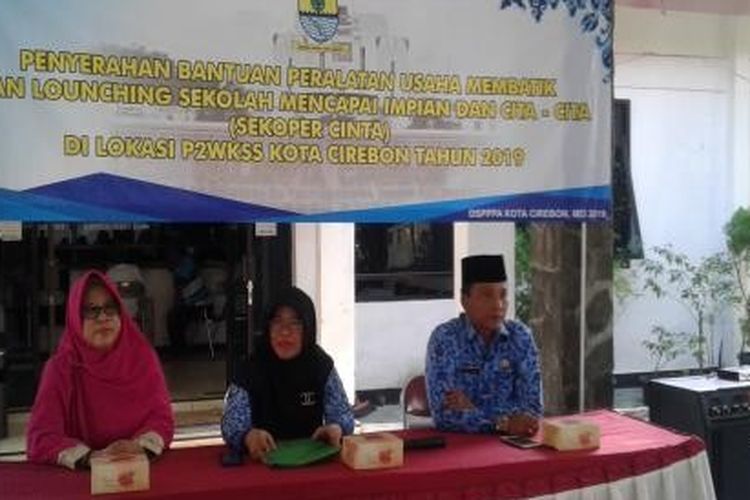 Acara peluncuran program Sekolah Perempuan Capai Impian dan Cita-Cita (Sekoper Cinta) di Kota Cirebon, Jawa Barat