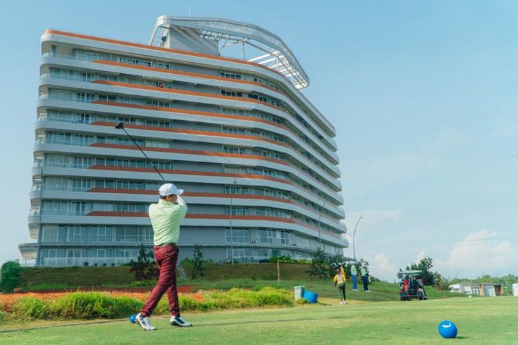 Fasilitas lapangan golf di Nuvasa Bay yang merupakan kawasan kota mandiri terbesar di Batam yang berada di area seluas 228 ha. 