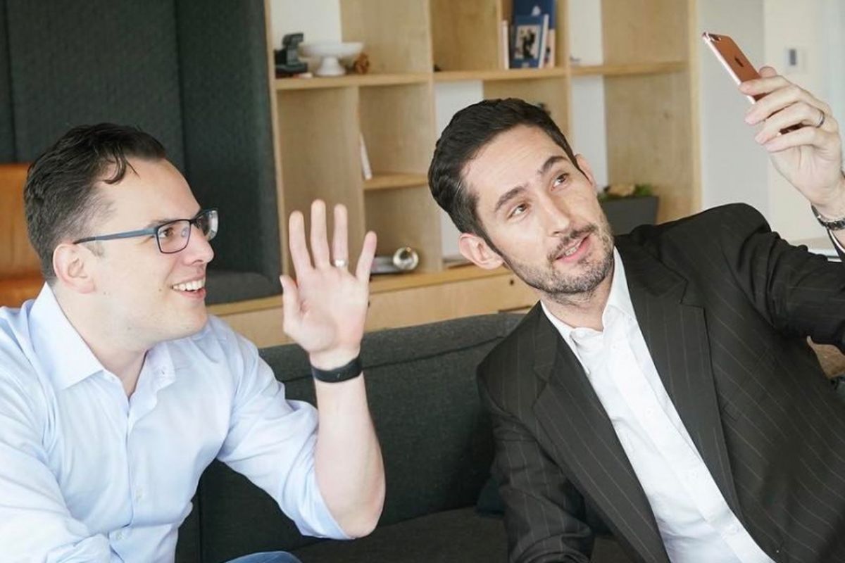 Kevin Systrom (kanan) dan Mike Krieger (kiri)