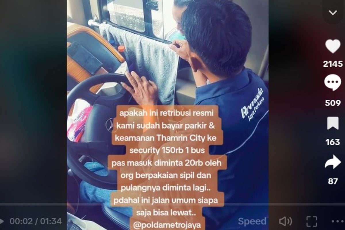 Tangkapan layar video viral sopir bus diduga mengalami pungutan liar (pungli) di kawasan Thamrin City, Tanah Abang, Menteng, Jakarta Pusat. (Sumber: TikTok @kangayipeuy)
