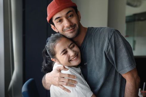 Rayakan Ulang Tahun di Lokasi Syuting, Prilly Latuconsina Dapat Suapan Kue dari Reza Rahadian