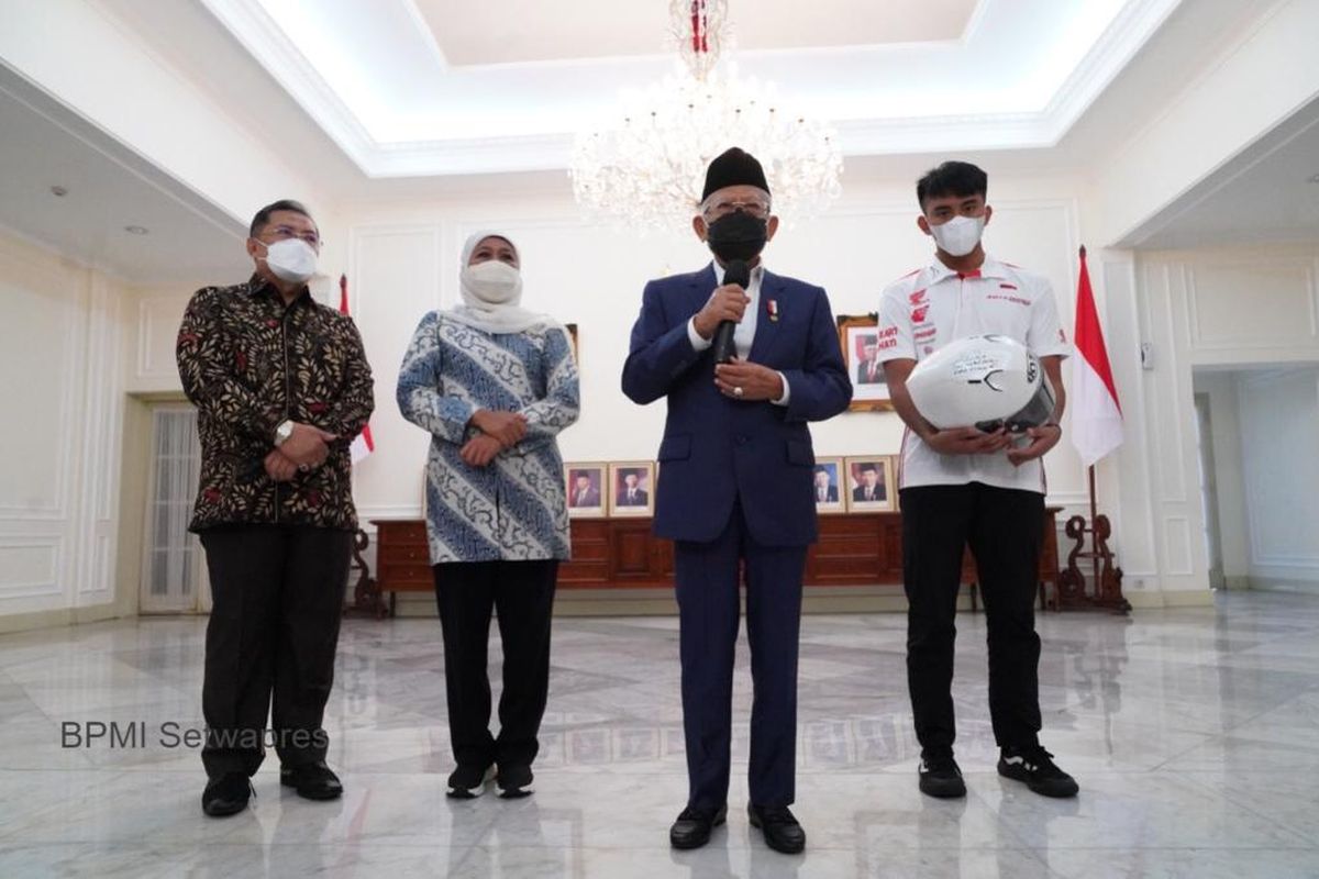 Wakil Presiden Republik Indonesia (Wapres RI) menerima kunjungan pebalap muda asal Magetan, Mario Suryo Aji di Istana Wapres. Kedatangan rider Honda Team Asia tersebut meminta doa sekaligus restu sebelum tampil di ajang Moto3 2022