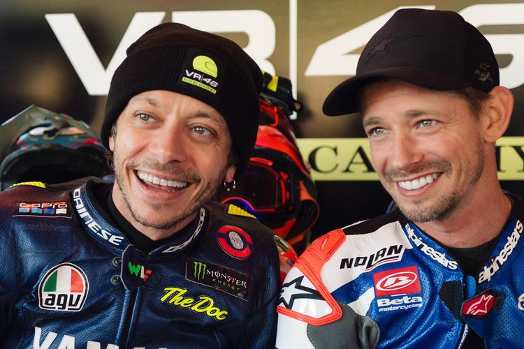 Casey Stoner balapan dengan Valentino Rossi di The Ranch