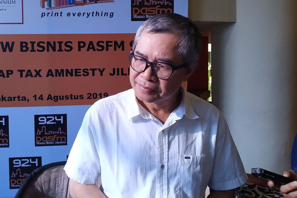 Direktur Riset Centre of Economic Reform (CORE) Piter Abdullah menyampaikan pendapatnya terkait adanya wacana Tax Amnesty jilid II dalam sebuah diskusi di Jakarta, Rabu (14/8/2019).