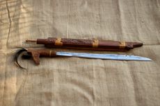 Asal-usul Mandau, Senjata Tradisional Suku Dayak yang Terbuat dari Batu