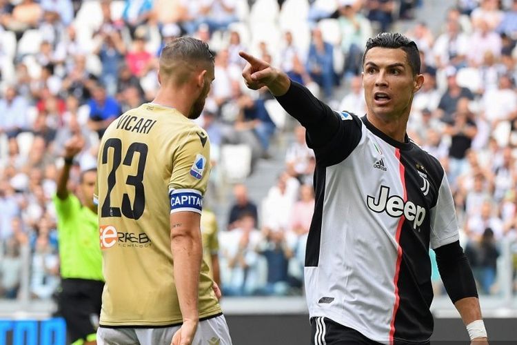 Ekspresi penyerang Juventus, Cristiano Ronaldo, dalam pertandingan Serie A melawan Spal di Juventus Stadium, Sabtu (28/9/2019).  