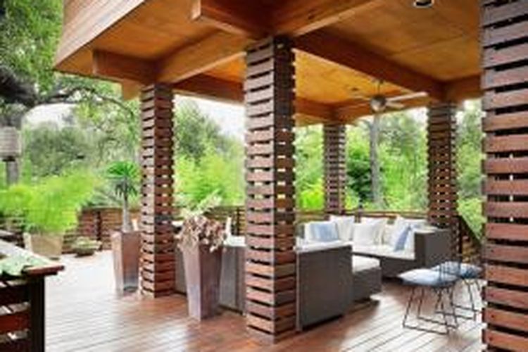 Keberadaa pilar di dalam dan luar rumah, sejatinya, bisa mempercantik visual bila dibangun di lokasi dan dengan material yang tepat.