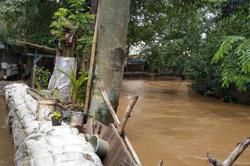 Kerap Banjir, Warga: Kali Jangan Cuma Ditahan Pakai Batu dan Kawat