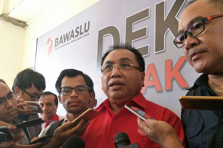 Ketua Dewan Pimpinan Nasional (DPN) PKPI Bidang Hukum, Syarifuddin Noor ketika ditemui usai mendaftarkan gugatan partainya ke Badan Pengawas Pemilu (Bawaslu), Jakarta, Rabu (21/2/2018). 