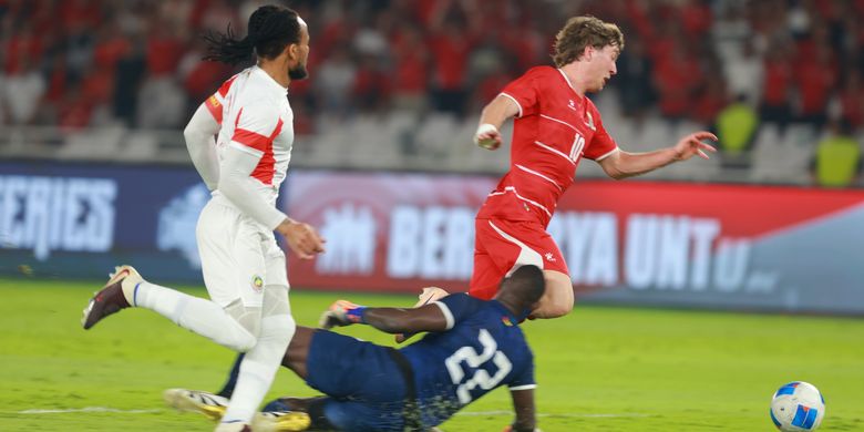 Ole Romeny melewati kiper dalam laga Timnas Indonesia vs Mozambik yang berlangsung di Stadion Utama Gelora Bung Karno pada Selasa (9/6/2026).