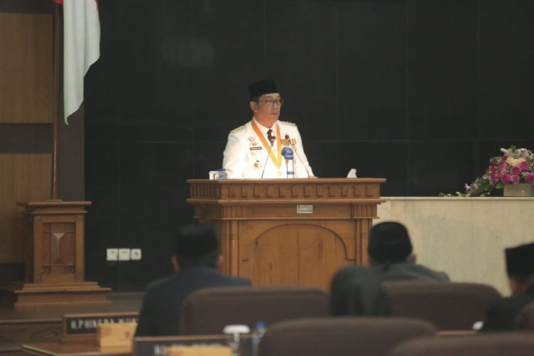 Gubernur Jabar Ridwan Kamil saat berpidato di hadapan para anggota DPRD Provinsi Jabar, Kamis (6/9/2018).