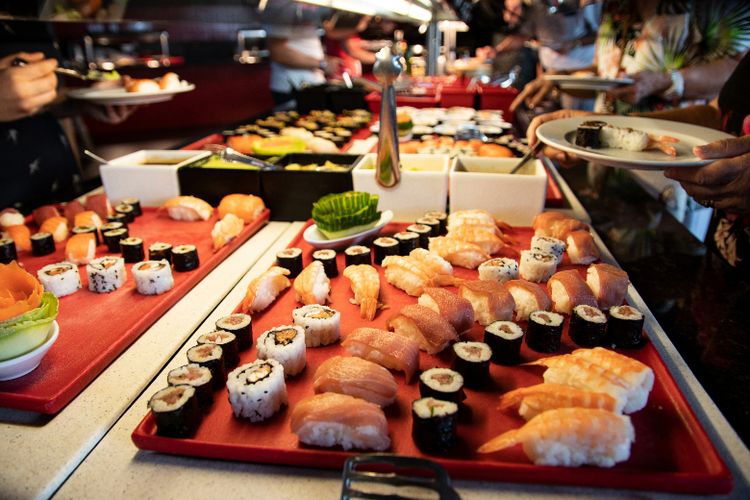 Hidangan sushi di Hokkaido Buffet Dining Hiraku