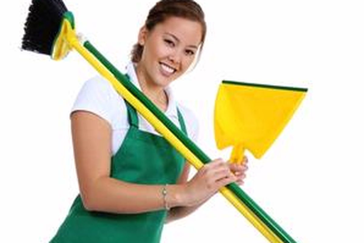 Cukup banyak orang merasa keberatan menaikkan gaji PRT-nya, tetapi mampu dan sukarela mengeluarkan uang ratusan ribu untuk makan malam.