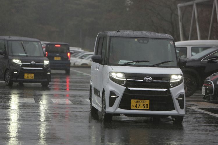 Test Drive Daihatsu Tanto di Fuji Speedway