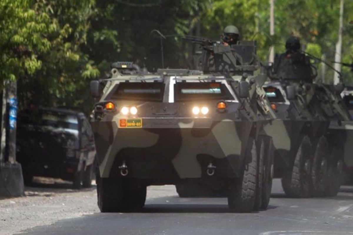 Persiapan BDF -Sejumlah panser Anoa ikut di libatkan dalam kegiatan pengamanan VVIP di Lagoon, Nusa Dua, Bali, Minggu (4/11/2012). Pasukan pengamanan VVIP termasuk perangkat pendukung seperti panser Anoa sudah mulai mengamankan tempat yang akan digunakan dalam Bali Democracy Forum  (BDF) ke- V Tahun 2012 yang akan berlangsung di Nusa Dua tanggal 8-9 November 2012.
