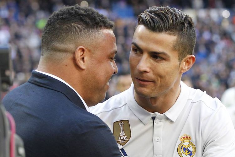 Ronaldo Luis Nazario de Lima dan Cristiano Ronaldo saat bertemu dalam sebuah laga amal yang diadakan Real Madrid.