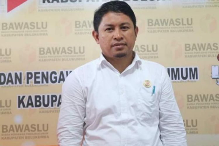 Anggota Bawaslu Bulukumba, Divisi Hukum, Penanganan Pelanggaran dan Penyelesaian Sengketa, Bakri Abu bakar