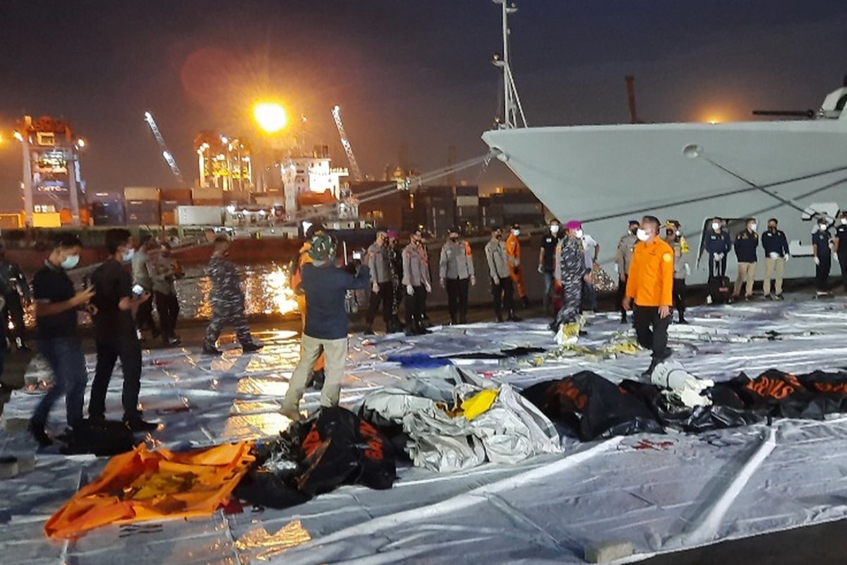 Aparat gabungan telah mengumpulkan temuan soal jatuhnya pesawat Sriwijaya Air SJ 182.