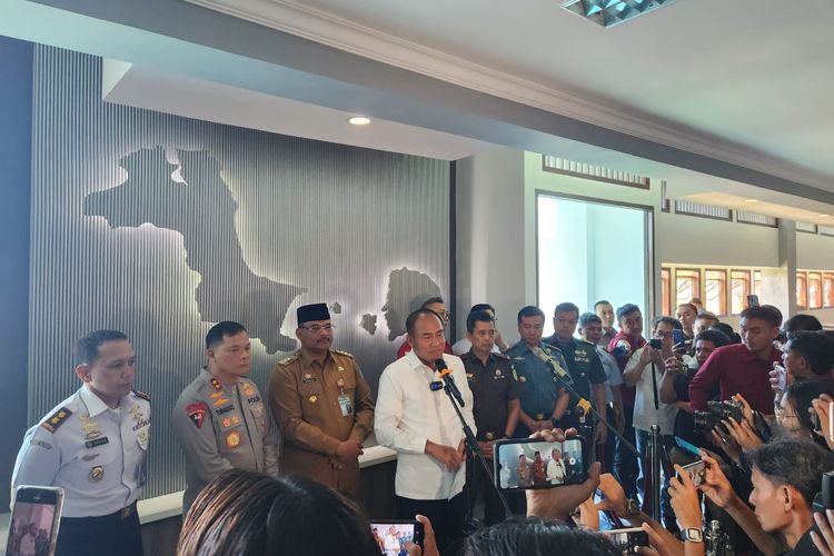 Tim Kejagung dan anggota forum komunikasi pimpinan daerah (Forkopimda) Kepulauan Bangka Belitung sepakat untuk mengoperasikan kembali lima smelter timah yang sempat disita, Selasa (23/4/2024).