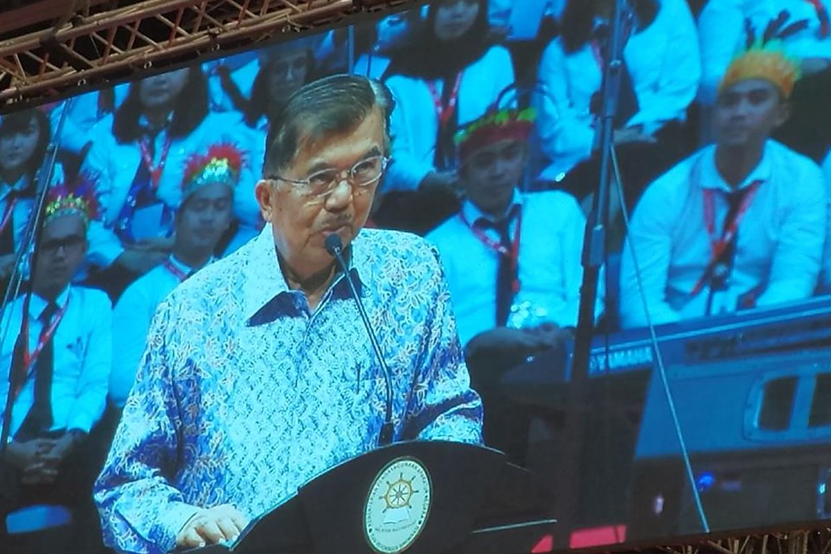 Wakil Presiden (Wapres) Jusuf Kalla (JK) memberikan pembekalan dan motivasi kepada calon pegawai negeri sipil (CPNS) dalam acara Presidential Lecture 2019 yang digelar di Istora Senayan, Kompleks Gelora Bung Karno (GBK), Jakarta, Rabu (24/7/2019).