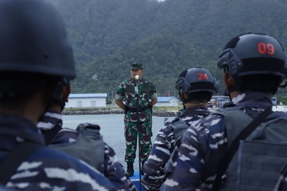 Panglima Komondo Gabungon Wilayah Pertahonan | (Pangkogabwilhan I) Laksamana Madya (Laksdya) TNI Yudo Morgono menggelar apel pasukan intensitas operasi rutin TNI dalam pengamanan laut Natuna di pelabuhan Selat Lampa, Ranai Kabupaten Natuna, Kepulauan Riau, pasukan yang terlibat yakni sekitar 600 personil dengan jumlah KRI yang ada sebanyak lima unit kapal.