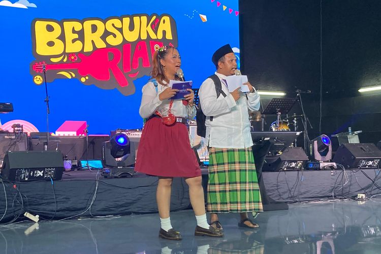 Karyawan Kompas.com mengenakan kostum bertema Back to School untuk meramaikan puncak HUT Ke-30 Kompas.com di Menara Kompas, Jakarta Pusat, pada Senin (15/9/2025).