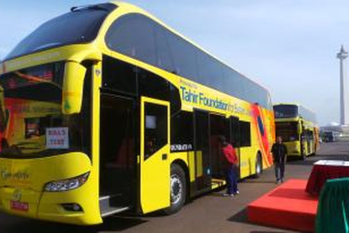 Bus tingkat gratis sumbangan Tahir Foundation. Bus ini rencananya akan dioperasikan di sepanjang jalur pemberlakuan pelarangan sepeda motor, Jalan MH Thamrin-Medan Merdeka Barat.