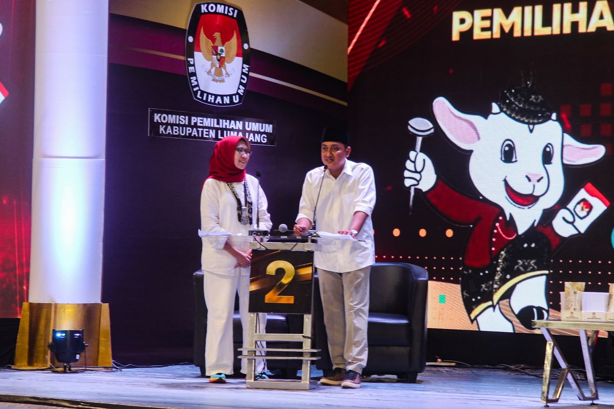 Pasangan calon bupati dan wakil bupati Lumajang Indah Amperawati-Yudha Adji Kusuma