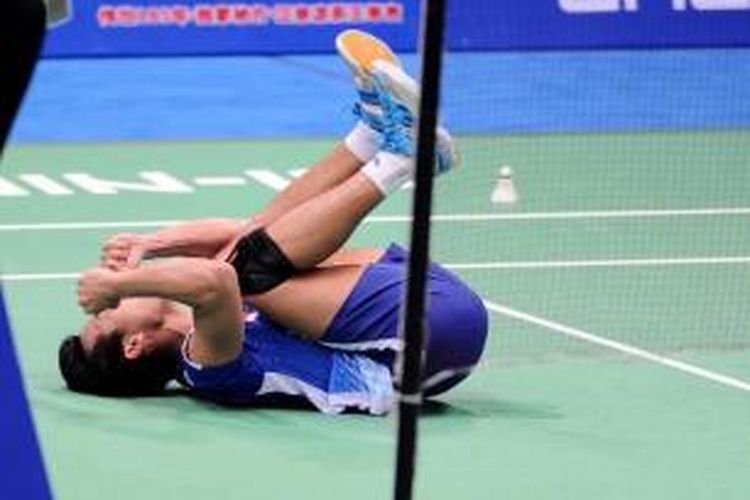 Pebulu tangkis Indonesia, Tontowi Ahmad merayakan kemenangan atas ganda China, Xu Chen/Ma Jin di final BWF World Chmpionships 2013, di Guangzhou, China, Minggu (11/8/2013). Tontowi bermain berpasangan dengan Liliyana Natsir.