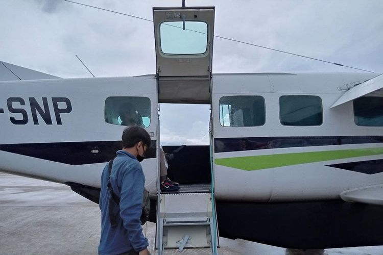 Pintu masuk dan keluar Pesawat Cessna 208 Caravan Smart Cakrawala Aviation.