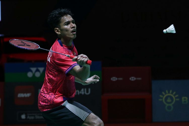 Tunggal putra Indonesia Chico Aura Dwi Wardoyo bertanding melawan wakil Hong Kong, Ng Ka Long Angus pada semifinal Indonesia Masters 2023 di Istora Senayan, Jakarta, Sabtu (28/1/2023). Chico melaju ke final setelah menang dengan skor 17-21, 27-25, dan 22-20.