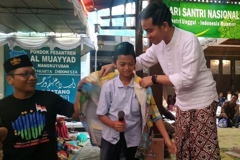 Gibran Beri Hadiah Kemeja Bergambar Prabowo dan Jokowi ke Santri
