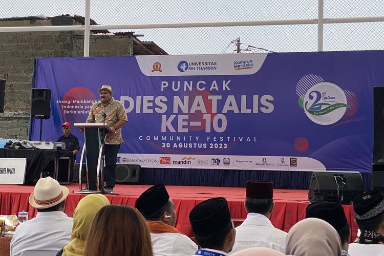 Ketua Yayasan Abdul Radjak, Abdul Barry dalam puncak acara dies natalis ke-10 di Kampus A MH Thamrin, Pondok Gede, Jakarta pada 30 Agustus 2023.