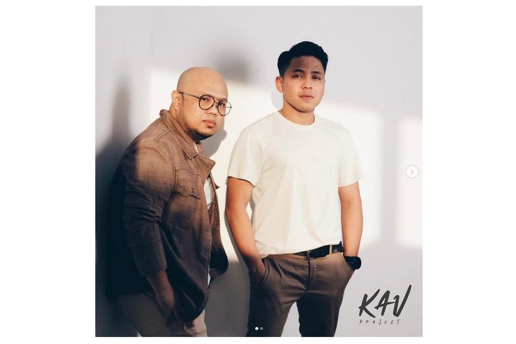 Duo KAV yang terdiri dari Andro Regantoro atau Andro Nidji (kiri) dan Kavenda merilis single bertajuk Setengah Mati.