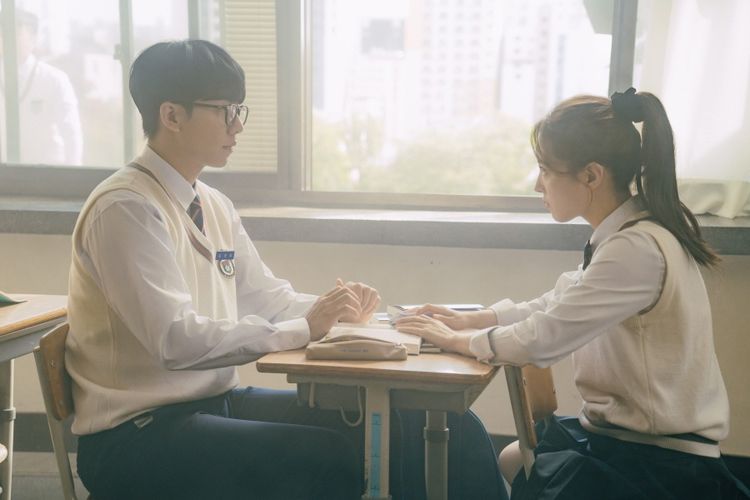 Artis peran Lee Seung Gi dan Lee Se Young berseragam SMA di drama Love According to the Law yang ditayangkan KBS 2TV.