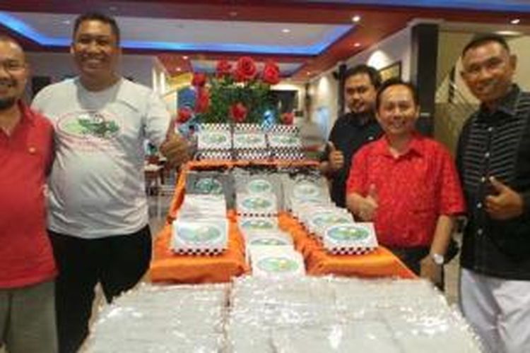 General Manager Mr Bali Crab, Putu Darmana bersama pimpinan lainnya 