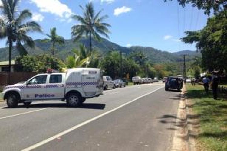 Polisi Australia menjaga lokasi tempat ditemukannya delapan anak-anak yang tewas karena ditikam di kota Cairns, Queensland, Australia.